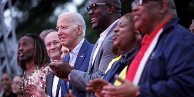 Biden, Beyaz Saray'daki etkinlikte dondu kaldı