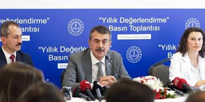 Bakan Tekin'den lisede yaşanan kıyafet tartışmasıyla ilgili açıklama