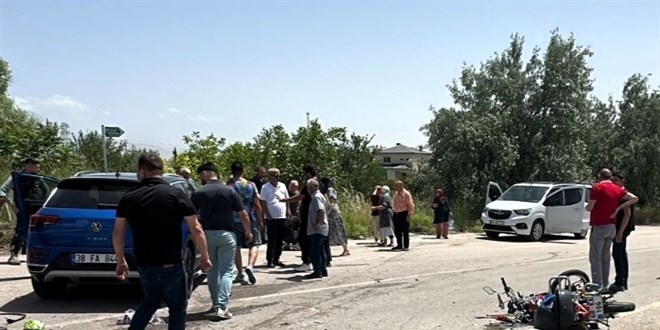 Otomobil ile çarpışan motosikletin sürücüsü öldü, eşi ağır yaralandı