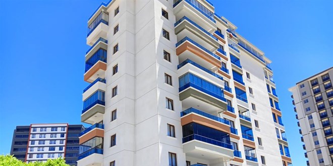 Camı silerken 7'nci kattan düşen kadın hayatını kaybetti