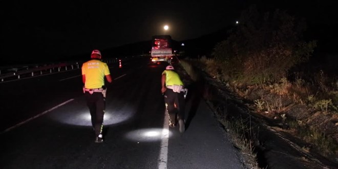 Uşak'ta tırın dorsesine çarpan motosikletin sürücüsü hayatını kaybetti