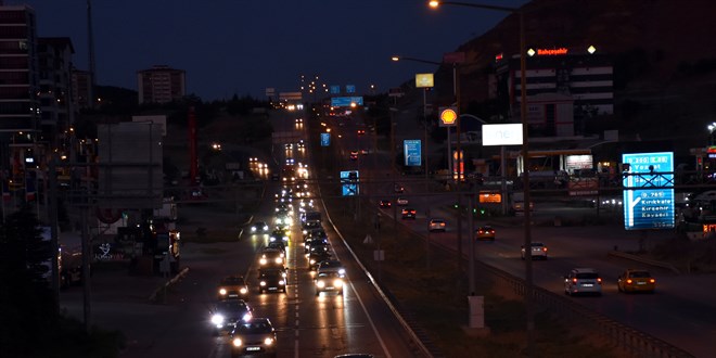 'Kilit kavşak' Kırıkkale'de bayram tatilinden dönüş yoğunluğu sürüyor
