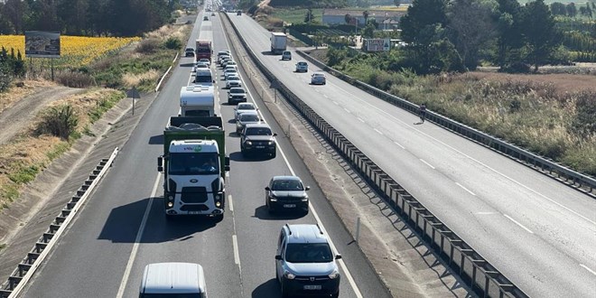 Tekirdağ-İstanbul karayolunda trafik yoğunluğu sürüyor