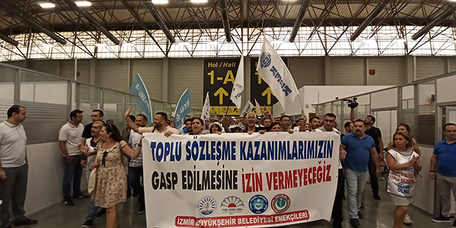 İzmir Büyükşehir Belediyesi memurları bordro yaktı