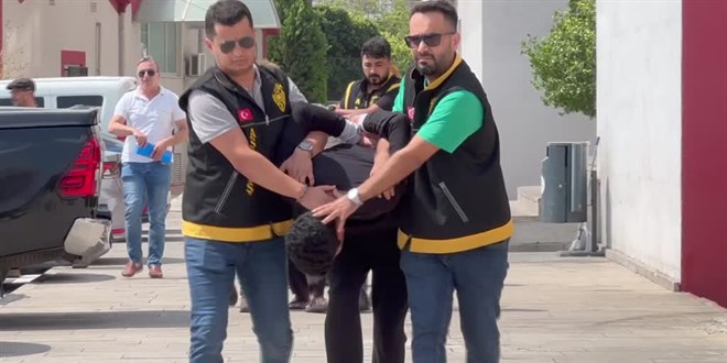 Adana'da 4 akrabasını silahla öldüren zanlı ile babası tutuklandı