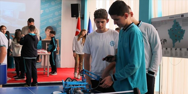 Trkiye Maarif Vakf okullarnda 'yapay zeka' mfredat hayata geiriliyor