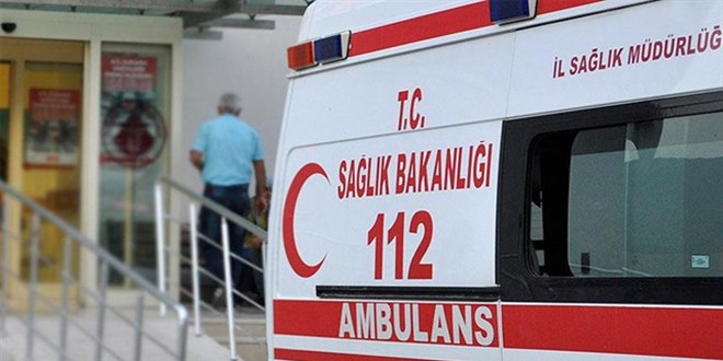 İki otomobilin çarpıştığı kazada 1 kişi öldü, 5 kişi yaralandı