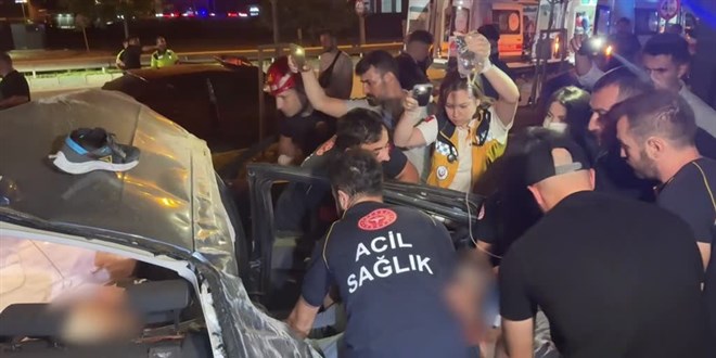 Bursa'da 2 otomobilin çarpıştığı kazada 1 kişi öldü