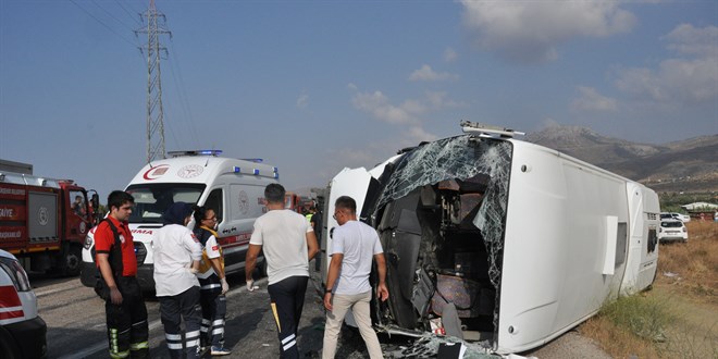 Mersin'de otobüs karşı şeride geçti: 2 ölü, 35 yaralı