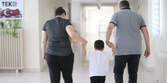 Koruyucu ailenin 20 yıllık evlat hasreti 'Aras' ile sona erdi