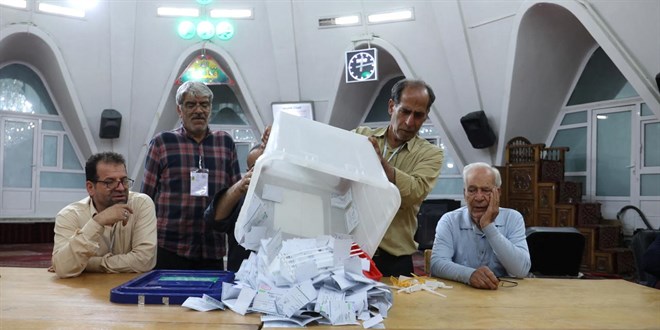 İran'da cumhurbaşkanı seçimi ikinci tura kaldı