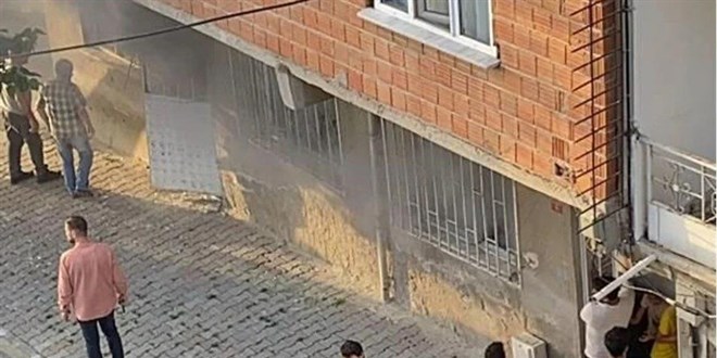 İstanbul'da yangında can pazarı: Demir kapıyı elleriyle söküp kurtardılar