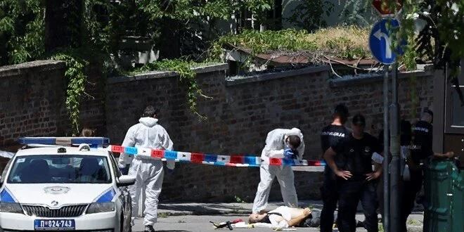 İsrail Büyükelçiliğini koruyan polis, okla boynundan vuruldu
