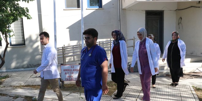 Sağlık çalışanları, mevsimlik tarım işçileri için gönüllü mesai yapıyor