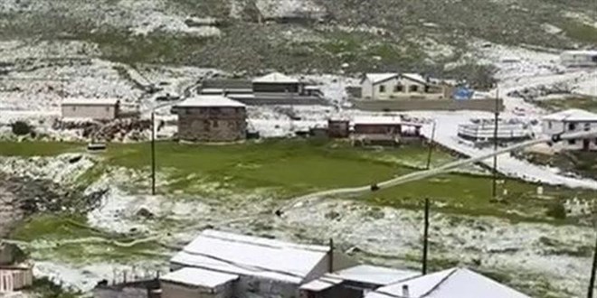 Ovit Yaylası'na Haziran ayında kar sürprizi