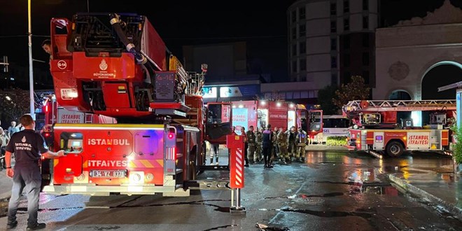 Esenyurt'ta 4 katlı binada korkutan yangın