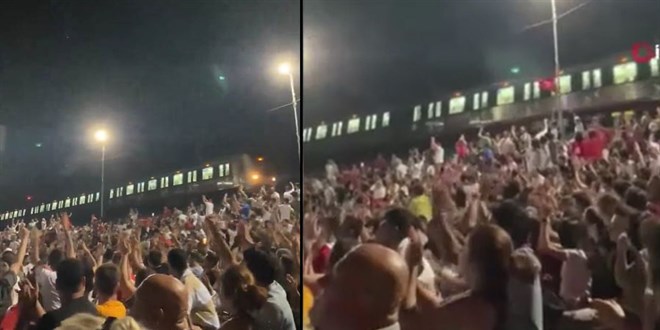 Makinist, Marmaray'ı durdurarak maçı izledi