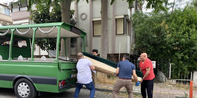 Eski Bakanın kardeşi emekli hakim evinde ölü bulundu