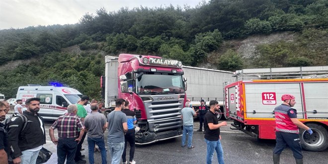 Sakarya'da zincirleme trafik kazasında 1 kişi öldü