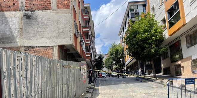 Esenler'de çatlaklar oluşan 6 katlı bina boşaltıldı