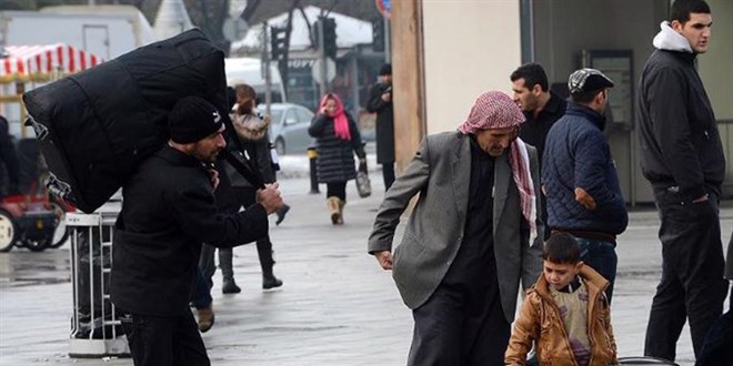 Kaçak göçe yeni tedbir! Suriyelilere evde yoklama