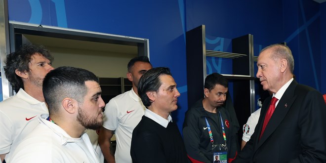 Erdoğan'dan milli futbolculara: Biz sizden memnunuz