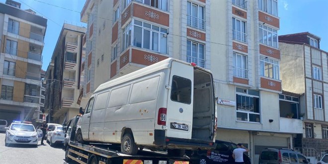 Mahallelinin korkulu rüyası haline gelen araçlar çekildi