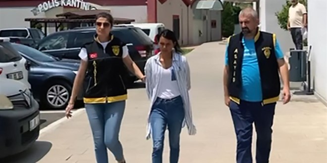 Zillere basıp, boş olduğunu anladıkları daireyi soydular