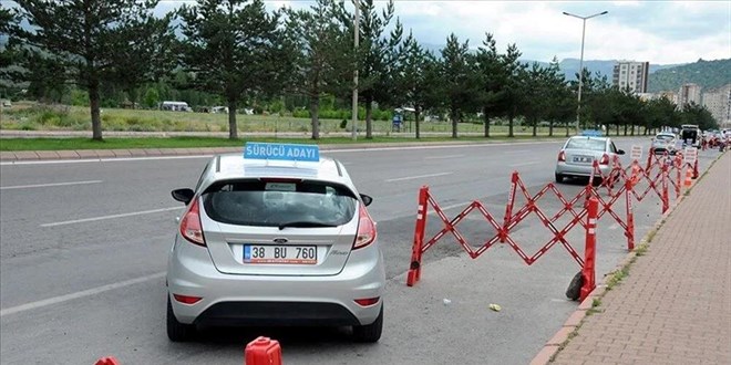 Sürücü adayları dikkat! Ehliyet sınavı değişiyor