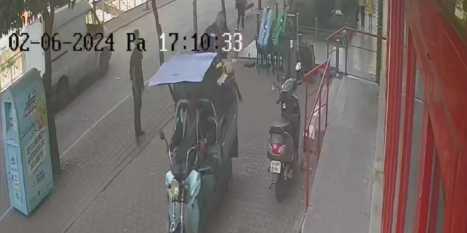 Adana'da garip hırsızlık: Motosikleti sahibiyle birlikte çaldılar