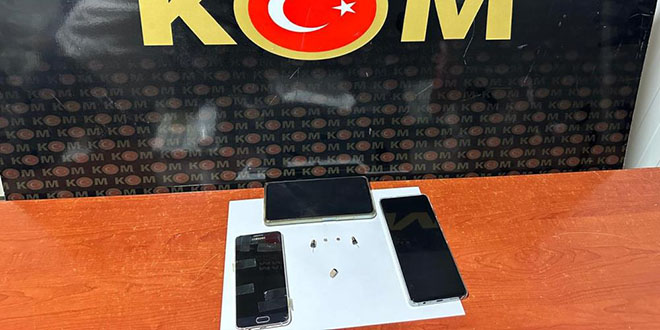 Ehliyet sınavında özel düzenekli kopyaya tutuklama