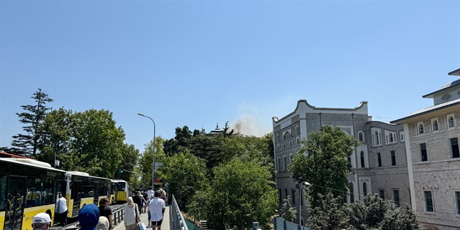SBÜ binasının çatı katında çıkan yangın söndürüldü