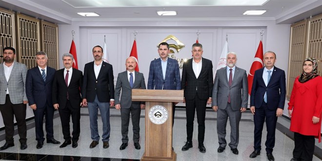 Bakan Kurum depremden etkilenen Adıyaman'da
