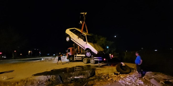 Sulama kanalına devrilen otomobildeki 1 kişi öldü, 4 kişi yaralandı