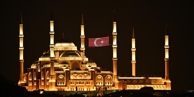 15 Temmuz'da 90 bin camide sela okunacak