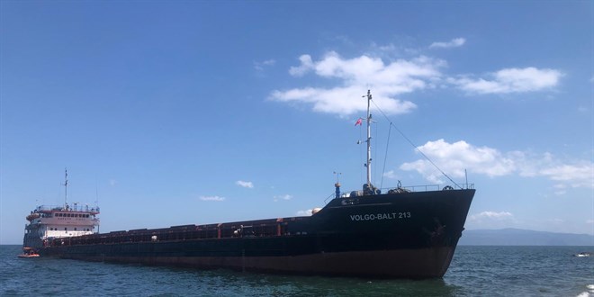 Mudanya ilçesinde kargo gemisi karaya oturdu