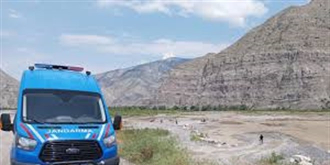 Tortum Çayı'nda aranan 8 aylık bebeğe ulaşılamadı