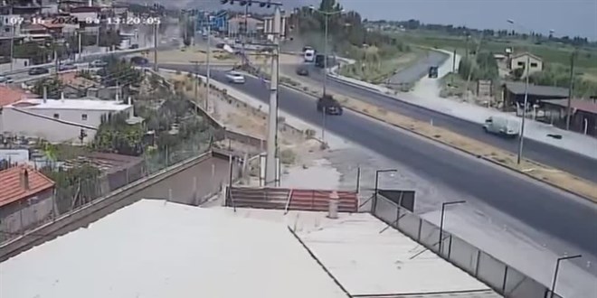 Aydın'da yolcu otobüsü eve çarptı: 1 kişi öldü, 13 kişi yaralandı