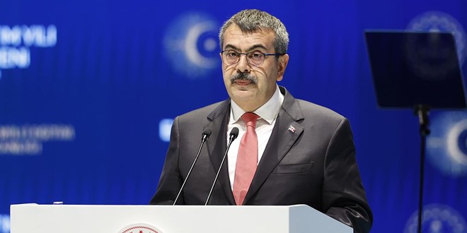 Bakan Tekin'den Fransız okulları haberine tepki: Ahlaksızlar