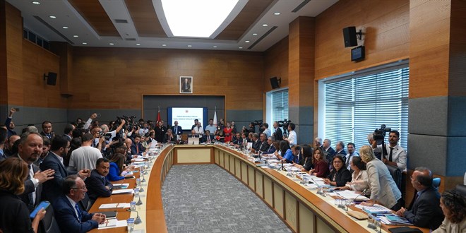 CHP ve AK Partili milletvekilleri arasında 'video çekme' tartışması