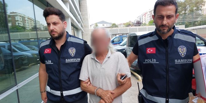 AVM'de gen kzn fotorafn eken yal adama gzalt