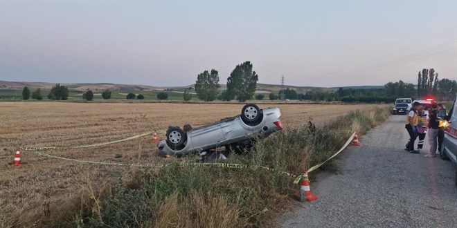 Kontrolden çıkan araç tarlaya uçtu: 1 ölü, 3 yaralı