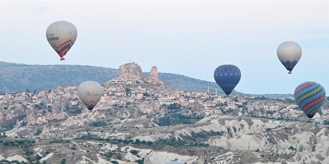 Kapadokya'daki balon turlarına rüzgar engeli