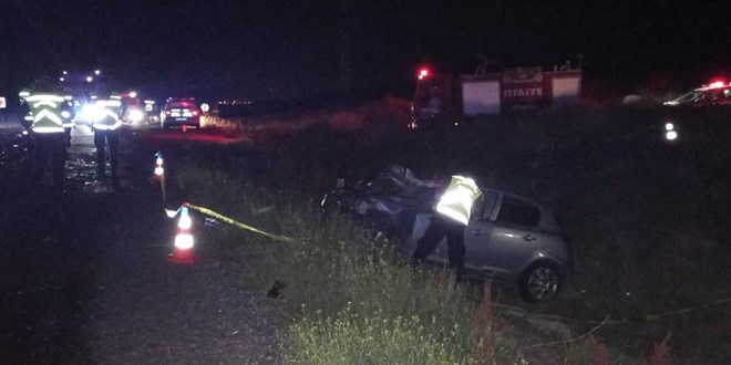 Afyonkarahisar'da otobüsle otomobil çarpıştı: 1 ölü, 4 yaralı