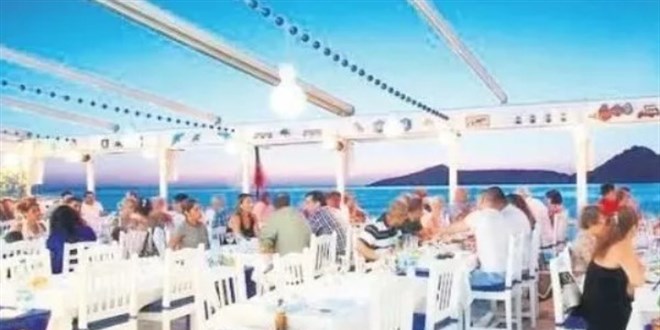 Tatil beldelerinde masalar boş kaldı: Restoranlar indirim başlattı