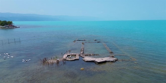 İznik Gölü turkuaz renge büründü