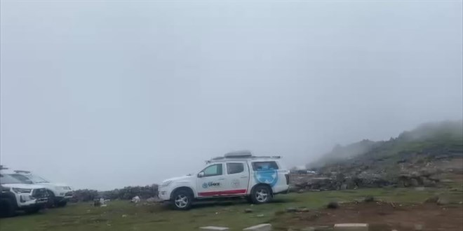 Ağrı Dağı'nda hayatını kaybeden 2 kişinin cenazelerini indirme çalışması sürüyor