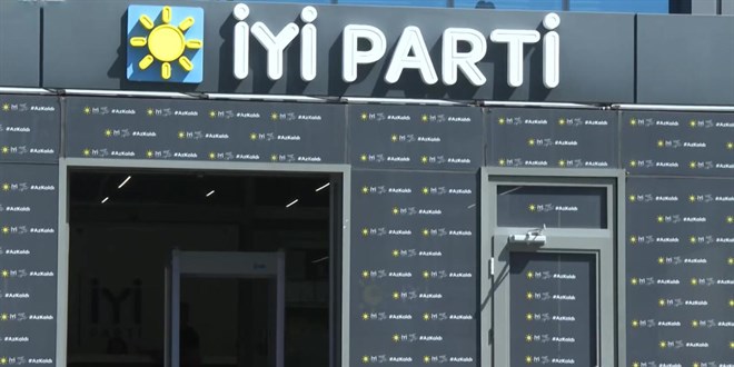 İyi Parti'de istifalar sürüyor