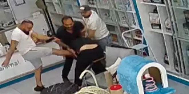 45 TL para st iin veteriner hekimi darbedip, burnunu krdlar