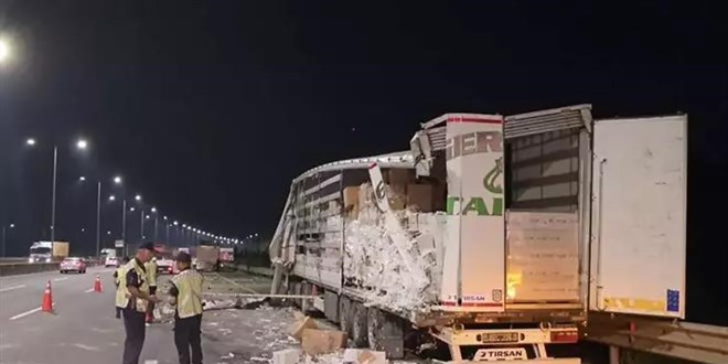 Beykoz'da hafriyat kamyonu TIR'a çarptı: 1 ölü